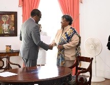 En su breve discurso de toma de posesión, Mottley, de 60 años, enfatizó el enfoque de su Gobierno en la lucha contra la pobreza. EFE/ @miaamormottley.