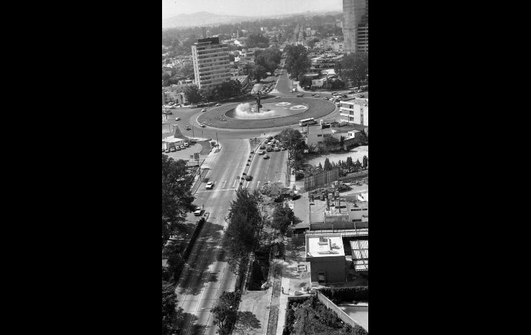 Una desviación de 150 metros del colector antiguo de la Av. López Mateos, a la altura de la Glorieta Minerva, iniciaba el Departamento de Planeación y Urbanización, como parte de las obras preparatorias para la construcción de un paso a desnivel en ese lugar. Publicada: 17 de Febrero de 1981. EL INFORMADOR/ ARCHIVO