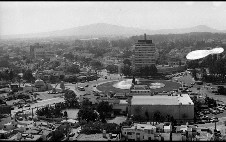 Una desviación de 150 metros del colector antiguo de la Av. López Mateos, a la altura de la Glorieta Minerva, iniciaba el Departamento de Planeación y Urbanización, como parte de las obras preparatorias para la construcción de un paso a desnivel en ese lugar. Publicada: 17 de Febrero de 1981.EL INFORMADOR/ ARCHIVO