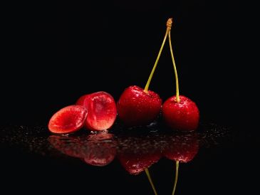 Las cerezas tienen niveles de glucosa muy bajos, por lo que son perfectas para personas con diabetes. ESPECIAL / CANVA