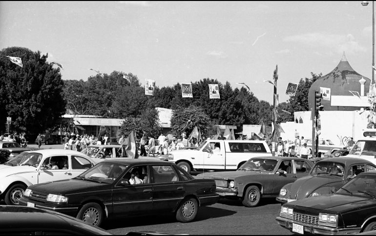 Aspectos varios del Campeonato Mundial de Futbol celebrado en Estados Unidos en 1994. Triunfo de Brasil en la Copa del Mundo. Los aficionados alegres por el triunfo de Brasil en la Copa del Mundo se congregaron en reducido número en La Minerva. Hemeroteca: 18 de Julio de 1994. EL INFORMADOR/ ARCHIVO