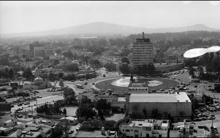 Una desviación de 150 metros del colector antiguo de la Av. López Mateos, a la altura de la Glorieta Minerva, iniciaba el Departamento de Planeación y Urbanización, como parte de las obras preparatorias para la construcción de un paso a desnivel en ese lugar. Publicada: 17 de Febrero de 1981.EL INFORMADOR/ ARCHIVO