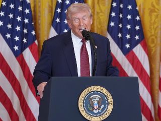 El presidente de Estados Unidos, Donald Trump, habla durante un evento. AP/E. Vucci