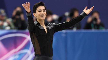 El zapopano cerró con su característica variación de campana y deslizándose en una rodilla con una gran sonrisa, dio un beso a la pista en su segunda final olímpica consecutiva y mandó más besos al público mexicano a través de la cámara. EFE / N. Hall