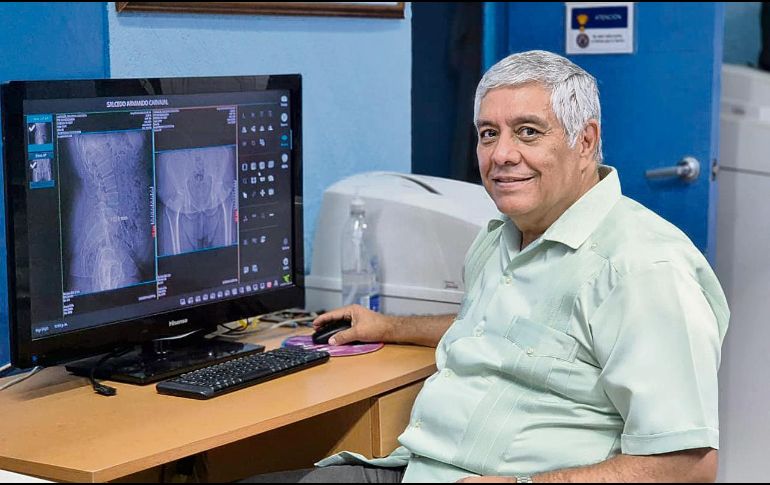 Salvador Reyes Partida impulsó la profesionalización de la Radiología y sigue activo tras su jubilación. EL INFORMADOR/R. Bobadilla