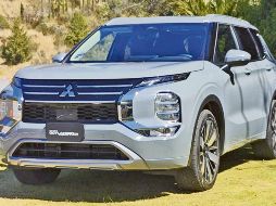 Outlander. La SUV ahora ofrece versiones con motor a combustión. CORTESÍA