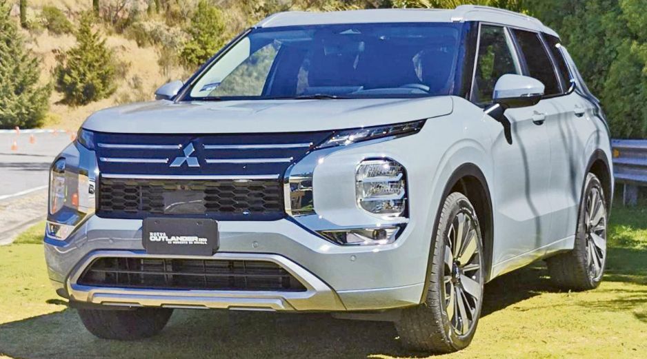 Outlander. La SUV ahora ofrece versiones con motor a combustión. CORTESÍA