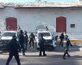Elementos de seguridad resguardan la planta Cruz Azul,  tras el operativo que dejó 33 detenidos y patrullas dañadas en Hidalgo. SUN
