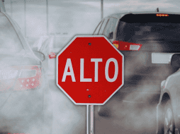 Autoridades de CDMX van contra vehículos ostensiblemente contaminantes. ESPECIAL / CANVA