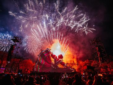 El GDLuz es uno de los eventos que integran la agenda cultural de Guadalajara y reúne espectáculos de videomapping, instalaciones LED, música y pirotecnia. ESPECIAL/Gobierno de Guadalajara