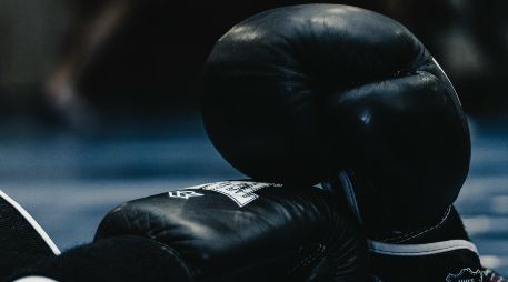 Dos púgiles buscan posicionarse en la antesala de una oportunidad titular dentro de una división altamente competitiva. UNSPLASH.