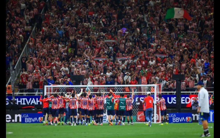 Afición, intensidad y rivalidad al máximo durante el Clásico Nacional entre Chivas y América. EL INFORMADOR/J.ACOSTA