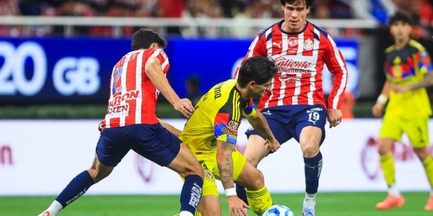 Chivas vs. Am&eacute;rica: Milito le gana la partida a Jardine en el Cl&aacute;sico Nacional
