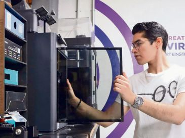 Édgar Ruiz destaca que el sistema de educación dual es uno de alto rendimiento y le exige a cada estudiante dar todo de sí mismo. ESPECIAL