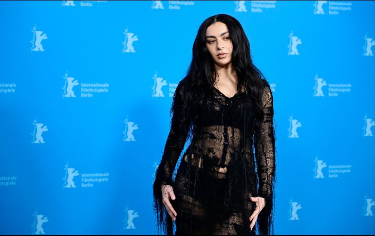 “The Moment” se centra en el momento en el que la Charli XCX ficticia está a punto de iniciar la gira de su álbum “Brat” y tiene que grabar un nuevo video. EFE/F. Sommer