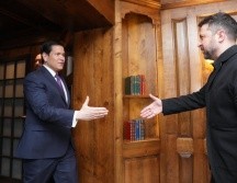 El secretario de Estado de Estados Unidos, Marco Rubio (i) saluda al presidente ucraniano Volodímir Zelenski (d). EFE/X @secrubio