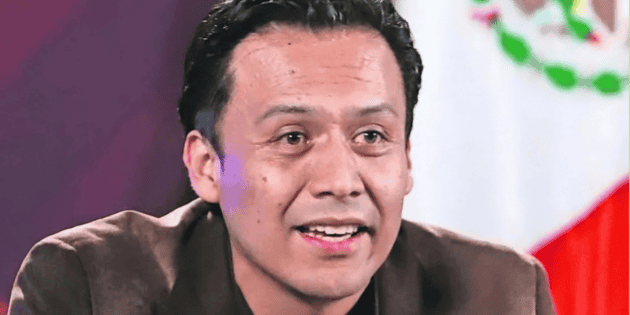 Marx Arriaga suma m&aacute;s de 70 horas "atrincherado" en la SEP; se niega a desocupar