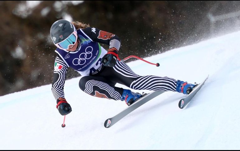 La esquiadora mexicana Sarah Schlepper compite en el eslalon gigante femenino de las competiciones de esquí alpino en los Juegos Olímpicos de Invierno Milano-Cortina 2026. EFE/EPA/A. Solero