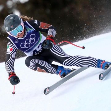 La esquiadora mexicana Sarah Schlepper compite en el eslalon gigante femenino de las competiciones de esquí alpino en los Juegos Olímpicos de Invierno Milano-Cortina 2026. EFE/EPA/A. Solero