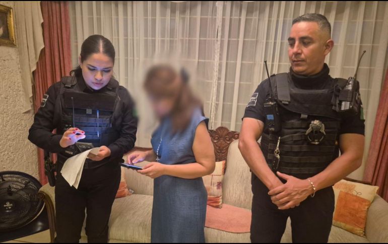 Los uniformados se entrevistaron con ella, quien les narró que antier recibió una llamada a su oficina. ESPECIAL