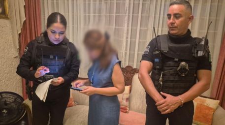 Los uniformados se entrevistaron con ella, quien les narró que antier recibió una llamada a su oficina. ESPECIAL