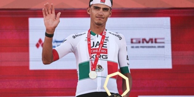 Isaac del Toro gana primera etapa y estrena el maillot de l&iacute;der en el UAE Tour 2026