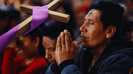 El Miércoles de Ceniza se determina contando hacia atrás 40 días desde Pascua, sin incluir los domingos. EFE / ARCHIVO