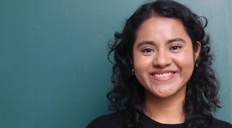 Los poemas de Nadia López García aparecen publicados en los Libros de Texto Gratuitos. X / @bellasartesinba