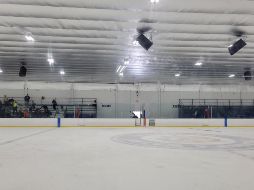 Fotografía tomada a traves de rastreo de redes de personas atendiendo heridos en la pista de hielo en Pawtucket, en Rhode Island, noreste de Estados Unidos. EFE/ ESPECIAL