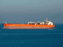 Si este procede de fuera sería el primer tanquero que atraca en el país desde el último que venía de México. CANVA