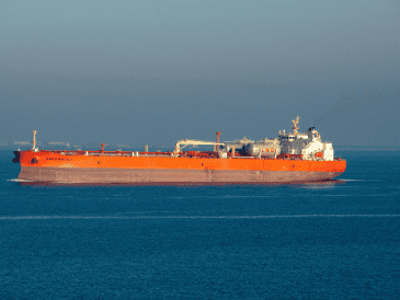 Si este procede de fuera sería el primer tanquero que atraca en el país desde el último que venía de México. CANVA