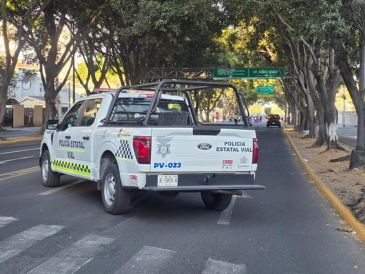 A la protesta acudió personal de la Policía de Guadalajara, debido a que se reportó que los manifestantes se tornaron agresivos con las personas y automovilistas al paso. X / @JaliscoVial