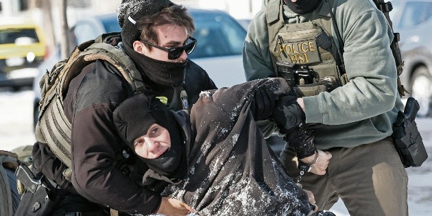 Estados Unidos va por usuarios que critiquen los operativos del ICE en internet