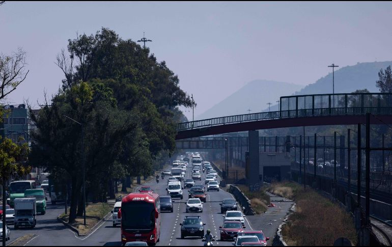 En el ámbito vehicular, cada día se aplican restricciones a la circulación conforme al programa Hoy No Circula. SUN / H. Salvador