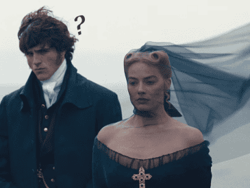 Uno de los cambios más notorios es la supresión o modificación de figuras centrales. En la novela, Mr. Lockwood funciona como narrador y testigo externo de los acontecimientos; en la película, simplemente no aparece.  ESPECIAL