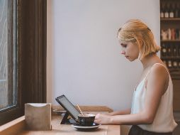 Conocer tus derechos a través de la LFT puedes saber cuándo pueden cambiarte de lugar de trabajo. UNSPLASH / A. MAJANOVIC