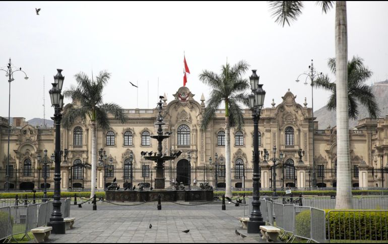 El Congreso de Perú escogerá este miércoles en un pleno extraordinario, que se celebrará a partir de las 18:00 hora local, al nuevo presidente interino del país andino después de que este martes haya destituido al derechista José Jerí, a menos de dos meses de las elecciones generales. EFE/ P. Aguilar