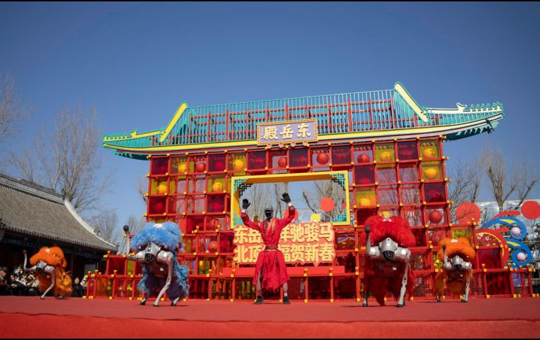 La actuación refleja el impulso de China por desarrollar robots más avanzados, impulsados por capacidades mejoradas de IA, y posicionarlos no solo en la industria, sino también en el ámbito cultural y simbólico. EFE / A. Martínez