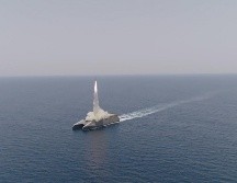 Irán cerró ayer el estrecho de Ormuz, clave en el suministro de petróleo mundial, para realizar ejercicios navales, lo que fue interpretado como una demostración de fuerza. EFE/Sepah News