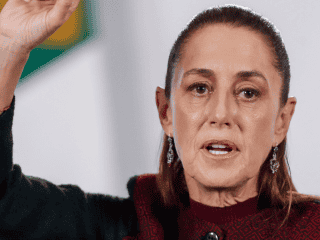 La Presidenta sostuvo que el ajuste no afectaría derechos laborales de base, pues respetaría las pensiones de trabajadores con contrato colectivo. EFE/I. Esquivel