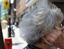¿Por qué las canas son más difíciles de manejar? UNSPLASH / M. AUSEJO