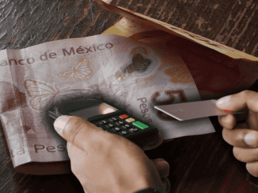 El uso de efectivo en México sigue siendo predominante. ESPECIAL/Canva