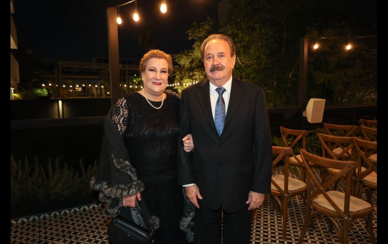 Yolanda Espinoza Martínez y Carlo Álvarez Marti. GENTE BIEN JALISCO / E. Escamilla