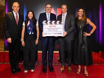 Francisco Ramos, Manola Zabalza, Marcelo Ebrard, Greg Peters y Carolina Leconte. ESPECIAL/SAM TAKATAKA-NETFLIX.