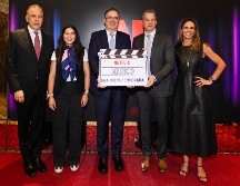 Francisco Ramos, Manola Zabalza, Marcelo Ebrard, Greg Peters y Carolina Leconte. ESPECIAL/SAM TAKATAKA-NETFLIX.