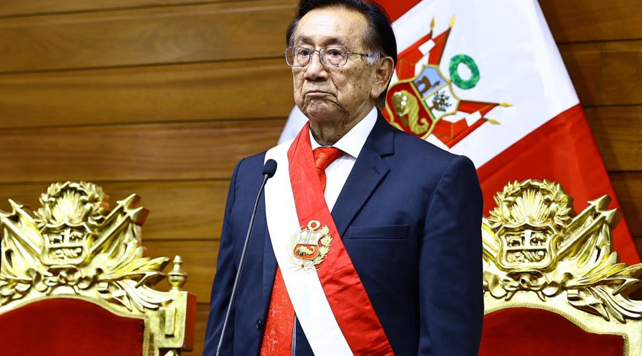 Balcázar nació el 17 de enero de 1943 en Cajamarca y desarrolló una carrera como abogado, magistrado y parlamentario, fue integrante de la Corte Suprema de Justicia. EFE / Congreso de Perú
