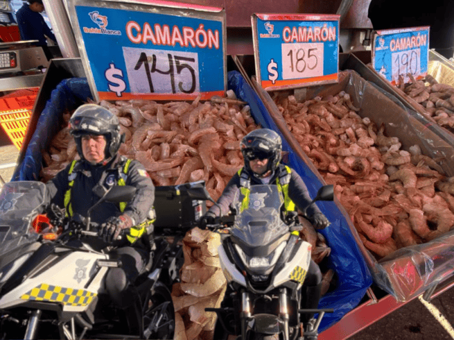 Los oficiales mantienen presencia en los puntos de mayor afluencia de personas. ESPECIAL / POLICÍA ESTATAL