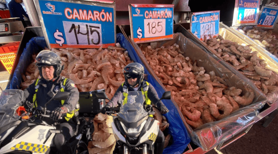 Los oficiales mantienen presencia en los puntos de mayor afluencia de personas. ESPECIAL / POLICÍA ESTATAL