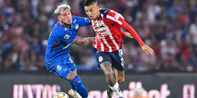 Chivas enfrenta doble desaf&iacute;o ante Cruz Azul en el Cuauht&eacute;moc