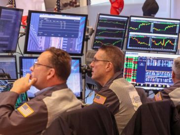 Wall Street cerró este jueves en rojo y el Dow Jones de Industriales, su principal indicador, bajó un 0.54 %, mientras los inversores siguen de cerca la escalada de tensión entre Estados Unidos e Irán. EFE / ARCHIVO